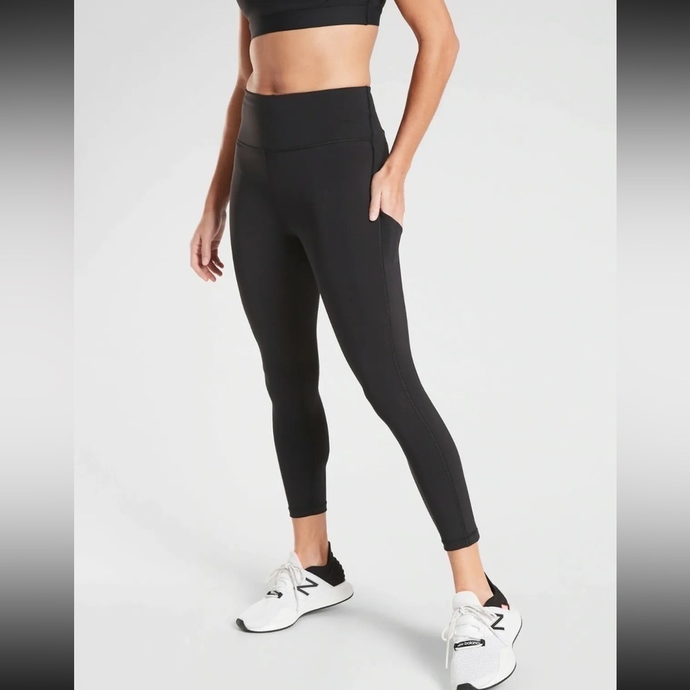 Athleta Ultimate Stash Pocket 7/8 Tight in black